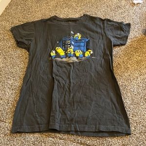 Minions and the tardis Tshirt